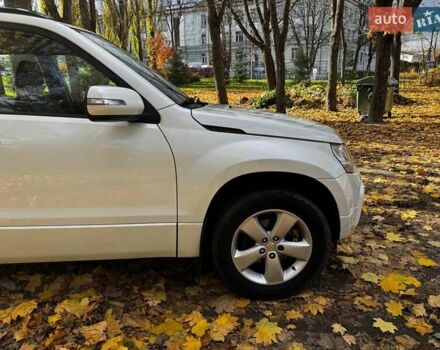 Білий Сузукі Гранд Вітара, об'ємом двигуна 2.4 л та пробігом 193 тис. км за 10440 $, фото 4 на Automoto.ua