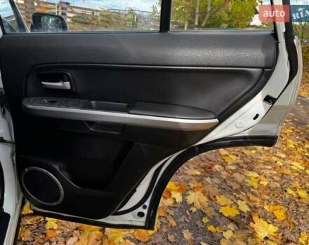 Білий Сузукі Гранд Вітара, об'ємом двигуна 2.4 л та пробігом 193 тис. км за 10440 $, фото 23 на Automoto.ua