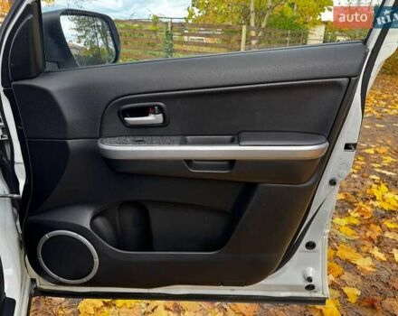 Білий Сузукі Гранд Вітара, об'ємом двигуна 2.4 л та пробігом 193 тис. км за 10440 $, фото 25 на Automoto.ua