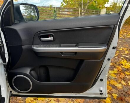 Сузуки Гранд Витара 2010 в Киеве на Automoto.ua Белый Сузуки Гранд Витара, объемом двигателя 2.4 л и пробегом 193 тыс. км за 10490 $, фото 25 на Automoto.ua