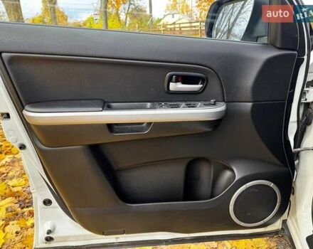 Білий Сузукі Гранд Вітара, об'ємом двигуна 2.4 л та пробігом 193 тис. км за 10440 $, фото 10 на Automoto.ua