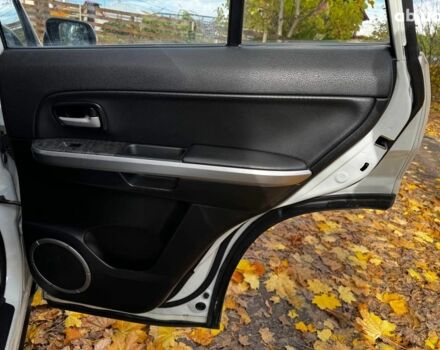 Сузуки Гранд Витара 2010 в Киеве на Automoto.ua Белый Сузуки Гранд Витара, объемом двигателя 2.4 л и пробегом 193 тыс. км за 10490 $, фото 23 на Automoto.ua