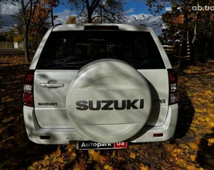 Сузуки Гранд Витара 2010 в Киеве на Automoto.ua Белый Сузуки Гранд Витара, объемом двигателя 2.4 л и пробегом 193 тыс. км за 10490 $, фото 6 на Automoto.ua