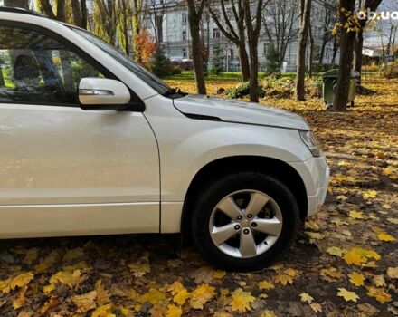 Сузуки Гранд Витара 2010 в Киеве на Automoto.ua Белый Сузуки Гранд Витара, объемом двигателя 2.4 л и пробегом 193 тыс. км за 10490 $, фото 4 на Automoto.ua