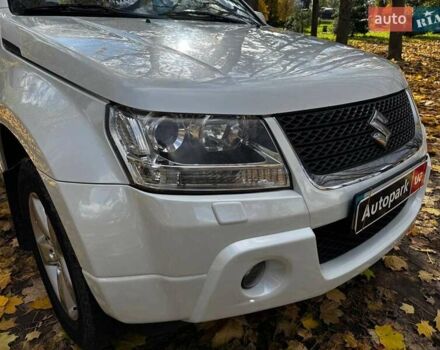 Білий Сузукі Гранд Вітара, об'ємом двигуна 2.4 л та пробігом 193 тис. км за 10440 $, фото 3 на Automoto.ua