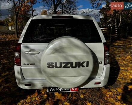 Білий Сузукі Гранд Вітара, об'ємом двигуна 2.4 л та пробігом 193 тис. км за 10440 $, фото 6 на Automoto.ua