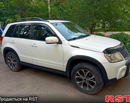 Сузуки Гранд Витара 2011 в Харькове на Automoto.ua Белый Сузуки Гранд Витара, объемом двигателя 2.4 л и пробегом 249 тыс. км за 11000 $, фото 4 на Automoto.ua