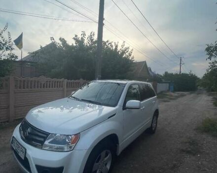 Белый Сузуки Гранд Витара, объемом двигателя 2.39 л и пробегом 180 тыс. км за 9000 $, фото 1 на Automoto.ua