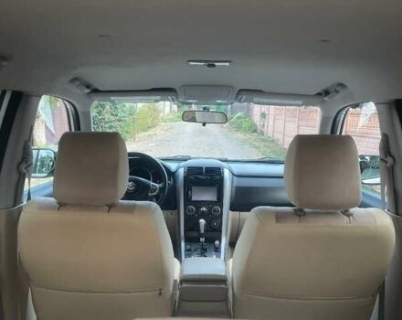 Белый Сузуки Гранд Витара, объемом двигателя 2.39 л и пробегом 180 тыс. км за 9000 $, фото 6 на Automoto.ua