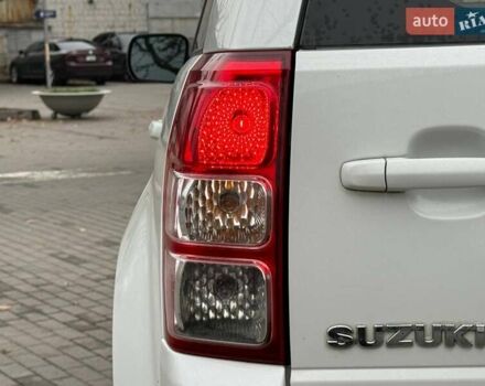 Білий Сузукі Гранд Вітара, об'ємом двигуна 2.4 л та пробігом 181 тис. км за 10900 $, фото 7 на Automoto.ua