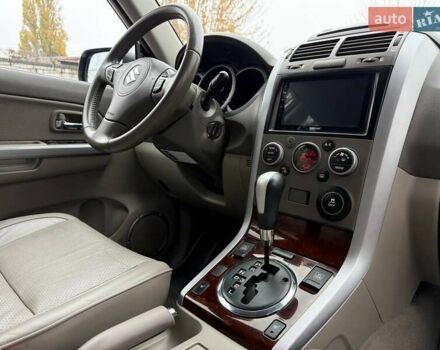 Білий Сузукі Гранд Вітара, об'ємом двигуна 2.4 л та пробігом 181 тис. км за 10900 $, фото 11 на Automoto.ua