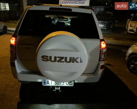 Белый Сузуки Гранд Витара, объемом двигателя 2.39 л и пробегом 280 тыс. км за 7650 $, фото 1 на Automoto.ua