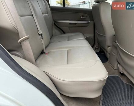 Білий Сузукі Гранд Вітара, об'ємом двигуна 2.4 л та пробігом 181 тис. км за 10900 $, фото 8 на Automoto.ua