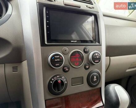 Білий Сузукі Гранд Вітара, об'ємом двигуна 2.4 л та пробігом 181 тис. км за 10900 $, фото 15 на Automoto.ua
