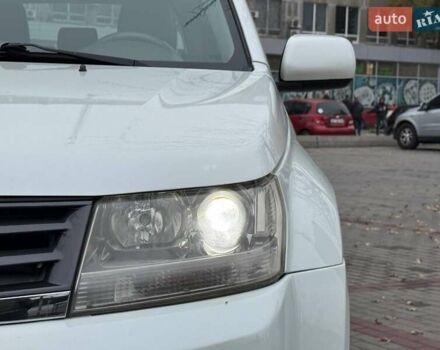 Білий Сузукі Гранд Вітара, об'ємом двигуна 2.4 л та пробігом 181 тис. км за 10900 $, фото 3 на Automoto.ua