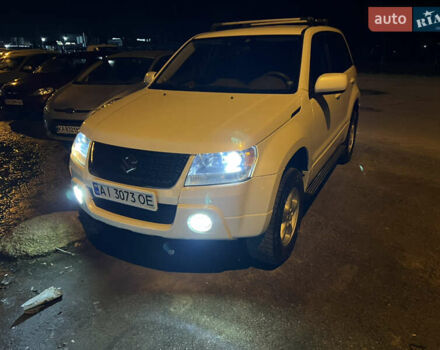 Белый Сузуки Гранд Витара, объемом двигателя 2.39 л и пробегом 280 тыс. км за 7650 $, фото 4 на Automoto.ua