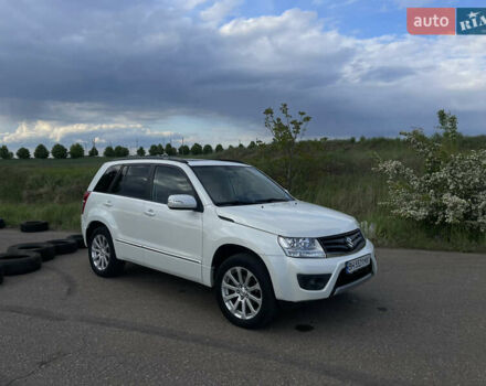Белый Сузуки Гранд Витара, объемом двигателя 2.39 л и пробегом 180 тыс. км за 10000 $, фото 2 на Automoto.ua