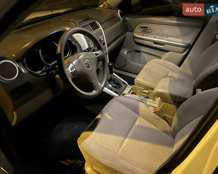 Белый Сузуки Гранд Витара, объемом двигателя 2.39 л и пробегом 280 тыс. км за 7650 $, фото 6 на Automoto.ua