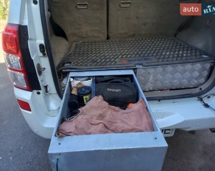 Білий Сузукі Гранд Вітара, об'ємом двигуна 2.4 л та пробігом 280 тис. км за 9000 $, фото 4 на Automoto.ua