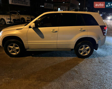 Белый Сузуки Гранд Витара, объемом двигателя 2.39 л и пробегом 280 тыс. км за 7650 $, фото 5 на Automoto.ua