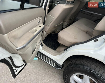 Белый Сузуки Гранд Витара, объемом двигателя 2.39 л и пробегом 280 тыс. км за 7650 $, фото 20 на Automoto.ua