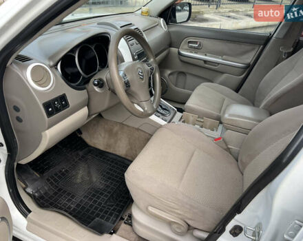 Белый Сузуки Гранд Витара, объемом двигателя 2.39 л и пробегом 280 тыс. км за 7650 $, фото 19 на Automoto.ua