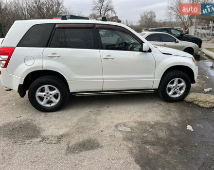Белый Сузуки Гранд Витара, объемом двигателя 2.39 л и пробегом 280 тыс. км за 7650 $, фото 9 на Automoto.ua