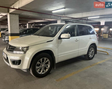 Белый Сузуки Гранд Витара, объемом двигателя 2.39 л и пробегом 91 тыс. км за 13000 $, фото 2 на Automoto.ua