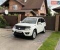 Белый Сузуки Гранд Витара, объемом двигателя 2.39 л и пробегом 251 тыс. км за 10800 $, фото 1 на Automoto.ua