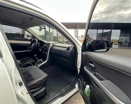 Білий Сузукі Гранд Вітара, об'ємом двигуна 2.4 л та пробігом 99 тис. км за 13799 $, фото 5 на Automoto.ua