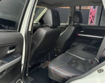 Білий Сузукі Гранд Вітара, об'ємом двигуна 2.4 л та пробігом 99 тис. км за 13799 $, фото 7 на Automoto.ua