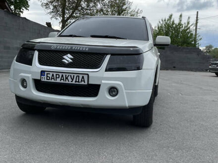 Сузуки Гранд Витара 2006 в Чернигове на Automoto.ua Белый Сузуки Гранд Витара, объемом двигателя 2 л и пробегом 237 тыс. км за 7700 $, фото 1 на Automoto.ua