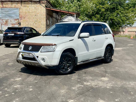 Сузуки Гранд Витара 2008 в Киеве на Automoto.ua Белый Сузуки Гранд Витара, объемом двигателя 2 л и пробегом 154 тыс. км за 7600 $, фото 1 на Automoto.ua