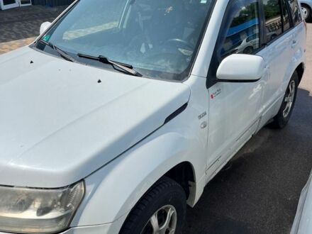 Сузуки Гранд Витара 2008 в Борисполе на Automoto.ua Белый Сузуки Гранд Витара, объемом двигателя 1.9 л и пробегом 220 тыс. км за 3000 $, фото 1 на Automoto.ua