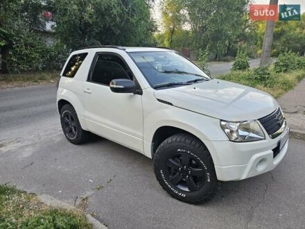 Білий Сузукі Гранд Вітара, об'ємом двигуна 2.39 л та пробігом 230 тис. км за 8250 $, фото 1 на Automoto.ua