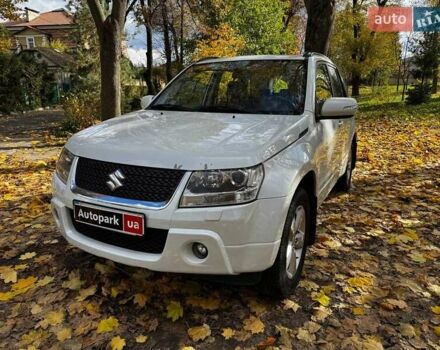 Білий Сузукі Гранд Вітара, об'ємом двигуна 2.4 л та пробігом 193 тис. км за 10440 $, фото 1 на Automoto.ua