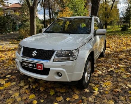 Сузуки Гранд Витара 2010 в Киеве на Automoto.ua Белый Сузуки Гранд Витара, объемом двигателя 2.4 л и пробегом 193 тыс. км за 10490 $, фото 1 на Automoto.ua