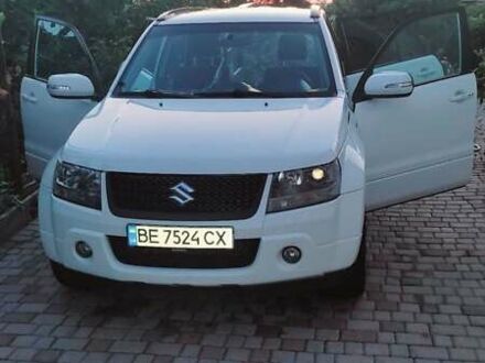 Сузуки Гранд Витара 2012 в Николаеве на Automoto.ua Белый Сузуки Гранд Витара, объемом двигателя 1.9 л и пробегом 195 тыс. км за 11200 $, фото 1 на Automoto.ua