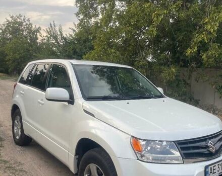 Білий Сузукі Гранд Вітара, об'ємом двигуна 2.39 л та пробігом 180 тис. км за 9000 $, фото 1 на Automoto.ua