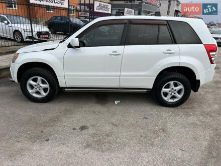 Белый Сузуки Гранд Витара, объемом двигателя 2.39 л и пробегом 280 тыс. км за 7650 $, фото 1 на Automoto.ua