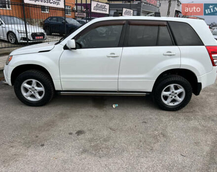 Белый Сузуки Гранд Витара, объемом двигателя 2.39 л и пробегом 280 тыс. км за 7650 $, фото 1 на Automoto.ua