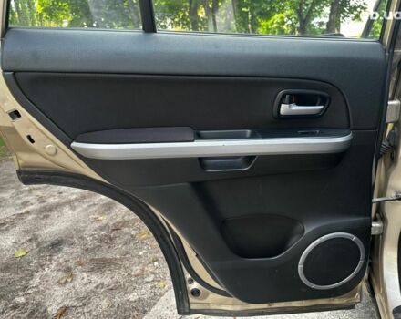 Бежевий Сузукі Гранд Вітара, об'ємом двигуна 2.4 л та пробігом 143 тис. км за 7740 $, фото 13 на Automoto.ua