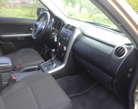 Бежевий Сузукі Гранд Вітара, об'ємом двигуна 2.4 л та пробігом 184 тис. км за 8000 $, фото 6 на Automoto.ua