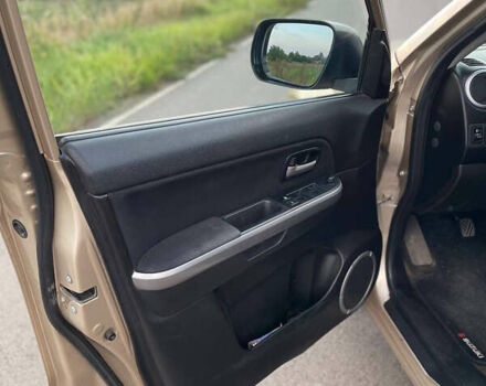 Бежевый Сузуки Гранд Витара, объемом двигателя 2 л и пробегом 197 тыс. км за 7000 $, фото 23 на Automoto.ua