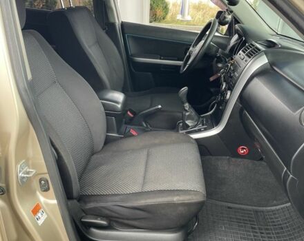 Бежевый Сузуки Гранд Витара, объемом двигателя 2 л и пробегом 300 тыс. км за 3400 $, фото 6 на Automoto.ua