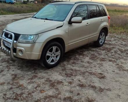 Бежевий Сузукі Гранд Вітара, об'ємом двигуна 2 л та пробігом 245 тис. км за 6000 $, фото 1 на Automoto.ua
