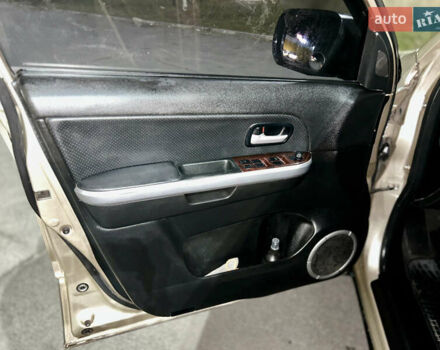 Бежевый Сузуки Гранд Витара, объемом двигателя 2 л и пробегом 236 тыс. км за 6500 $, фото 11 на Automoto.ua