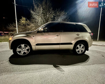Бежевый Сузуки Гранд Витара, объемом двигателя 2 л и пробегом 236 тыс. км за 6500 $, фото 1 на Automoto.ua