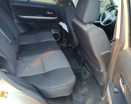 Бежевий Сузукі Гранд Вітара, об'ємом двигуна 2 л та пробігом 245 тис. км за 6000 $, фото 6 на Automoto.ua