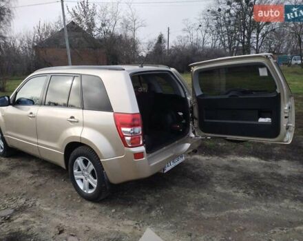 Бежевий Сузукі Гранд Вітара, об'ємом двигуна 2 л та пробігом 194 тис. км за 9000 $, фото 1 на Automoto.ua